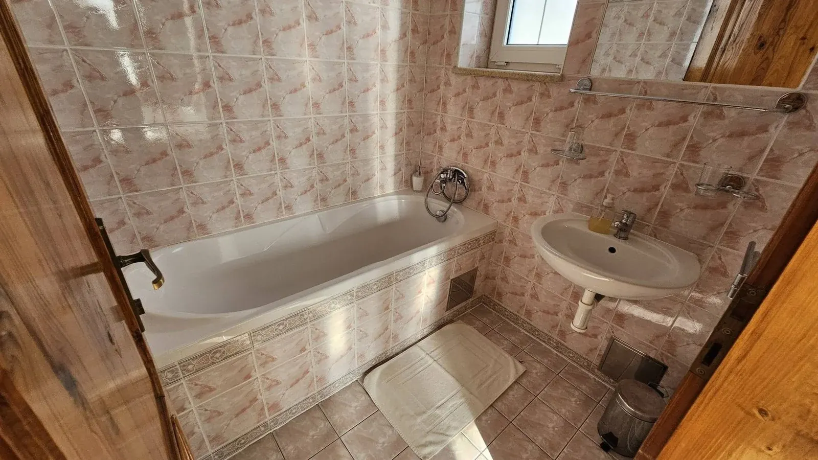 Kúpeľňa s vaňou v apartmáne