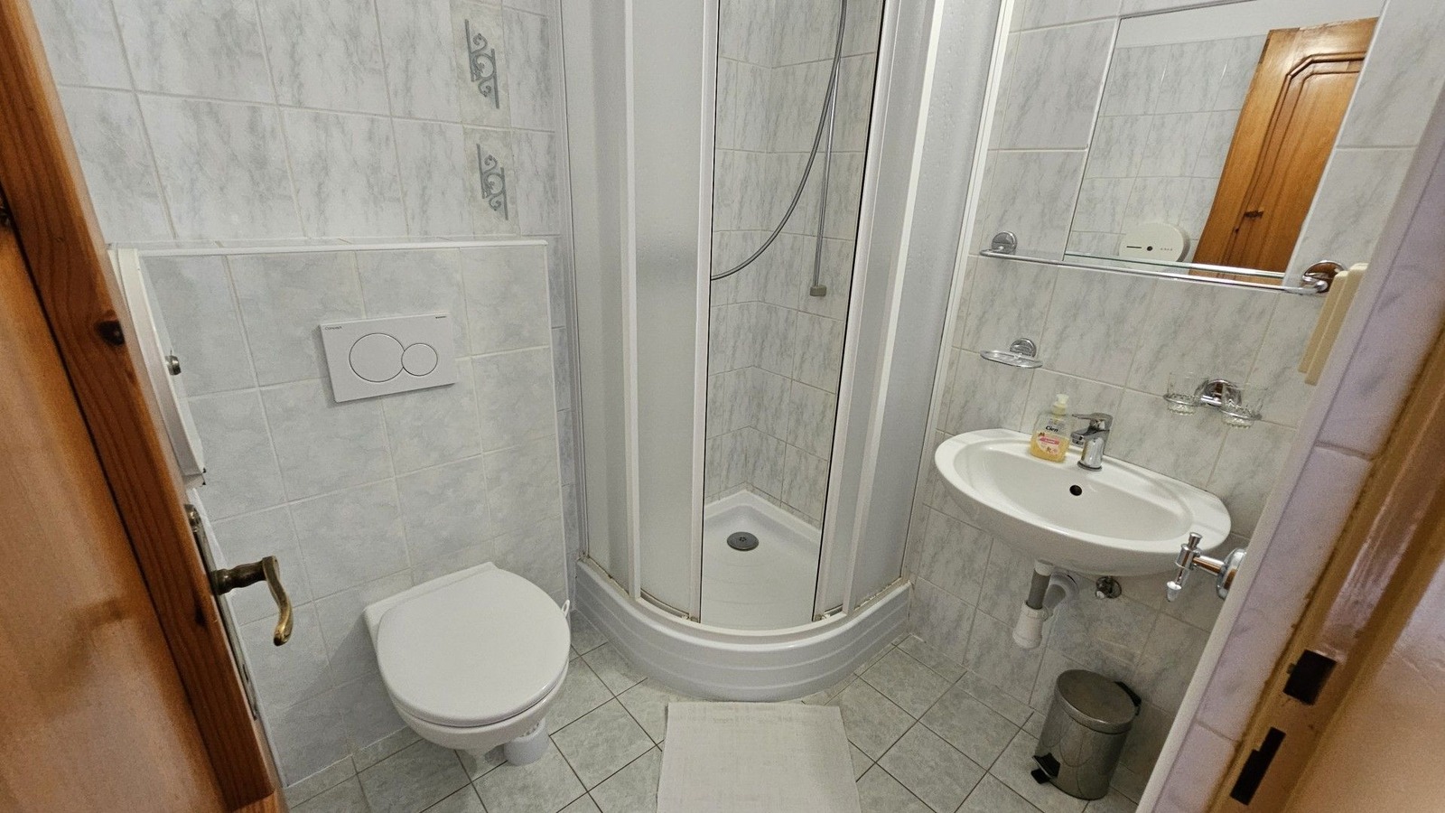 Penzión Magnólia Trenčín – dvojlôžková izba – kúpeľňa